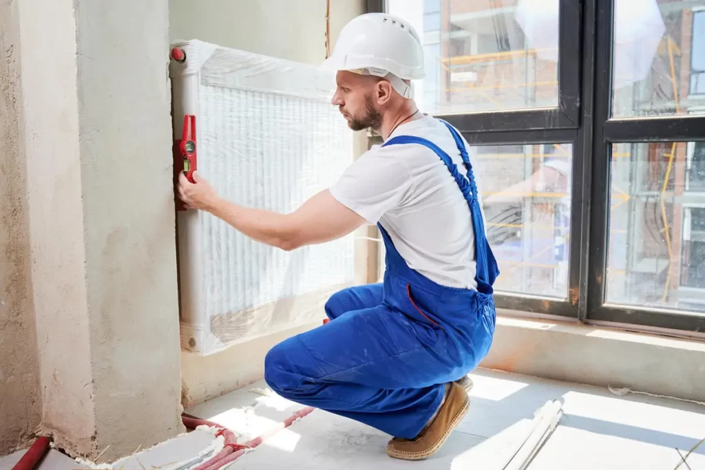 Pose d'un radiateur lors des finitions d'un appartement à Paris