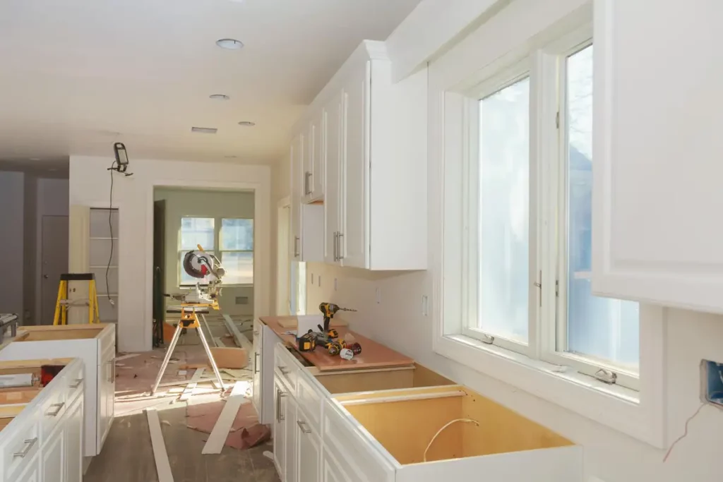 Coulisses d'un chantier : la rénovation d'une cuisine dans une maison pavillonaire à Dammartin