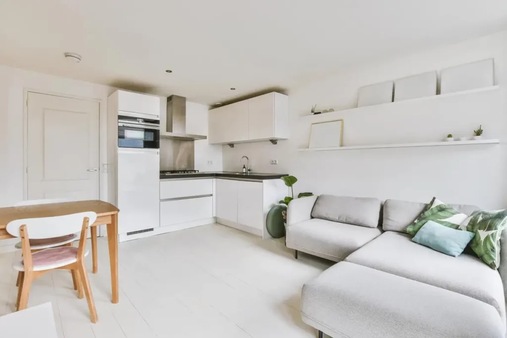 Réaménagement d'un Open Space avec Intégration d'un Bloc Kitchenette Optimisé dans un appartement entièrement restauré à Moussy-le-Vieux