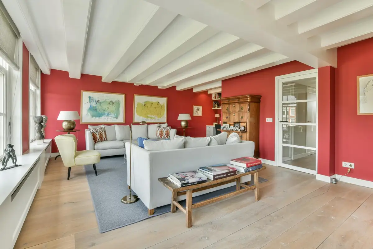 Rénovation réussie d'une maison à Mitry-Mory : Salon contemporain et vue dégagée