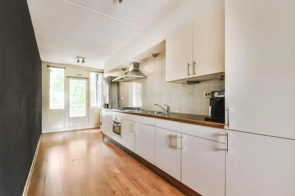 Projet d'Installation : Cuisine Équipée Moderne pour Maison Rénovée à Saint-Mard