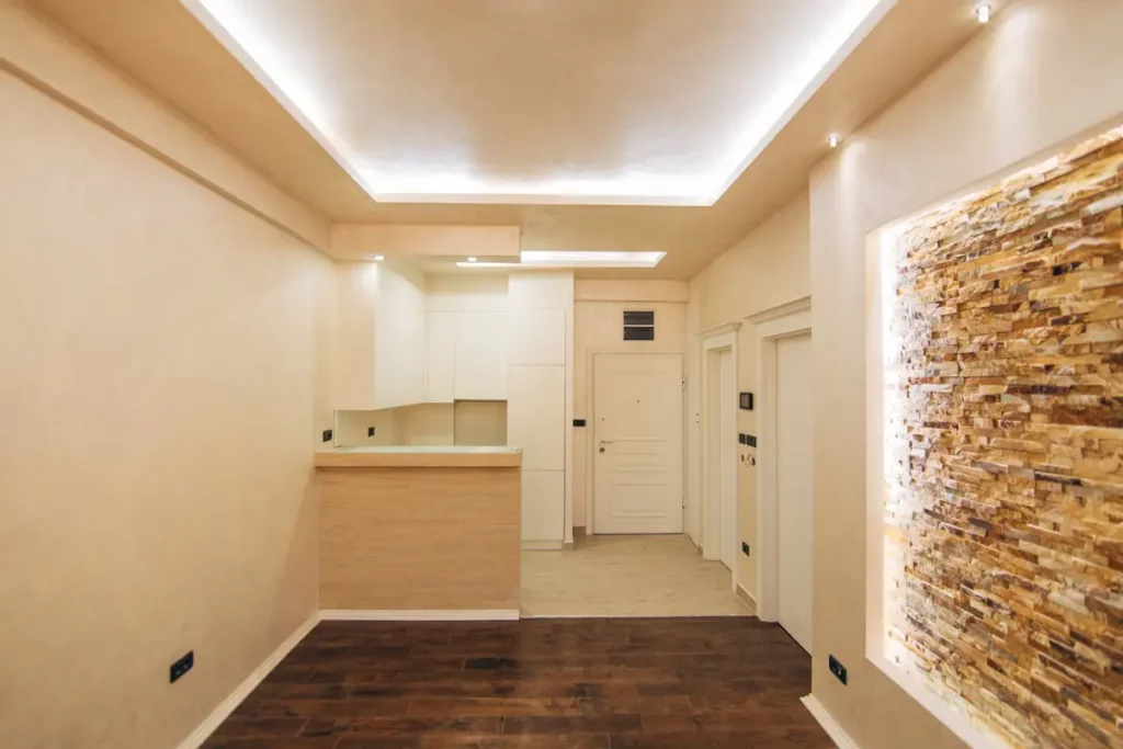 Création et pose de corniches lumineuses et de staff en intérieur